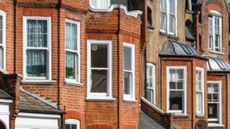 Джонсън обмисля 50-годишни ипотечни кредити, които децата могат да наследяват