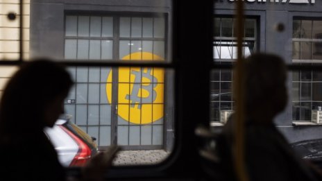 Биткойнът се задържа на новото си ниво на подкрепа от 19 хил. долара