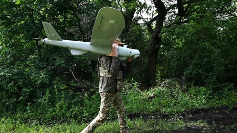 Ще помогнат ли металните мрежи за защита на руските рафинерии от дронове?