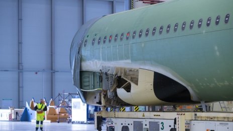 Airbus хвърля ръкавицата на Boeing в Китай с нови поръчки за близо 300 самолета