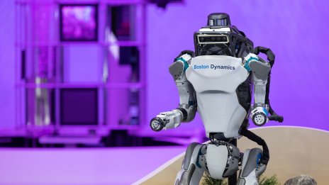 AI прави роботите по-умни, но хората трябва да имат последната дума