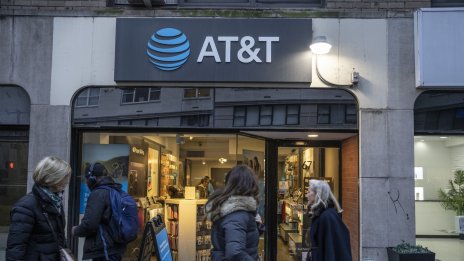 Прогнозата на AT&T за годишната ѝ печалба разочарова анализаторите