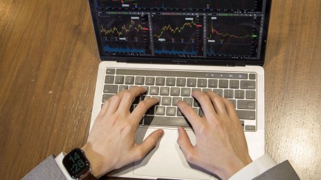 Само срив на фондовия пазар може да спаси облигациите, според Barclays 