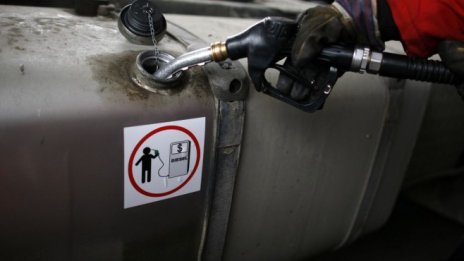 Депутати затягат кранчето на незаконната търговия с горивата