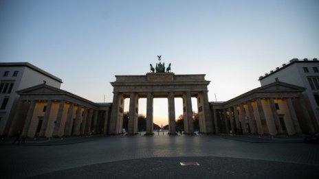 Германците все още са разделени по оста изток-запад