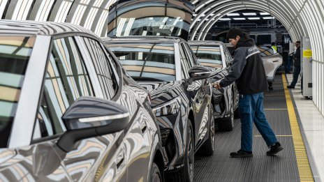 Volkswagen изтегля над 70 хил. ектромобила по света заради дефектни батерии