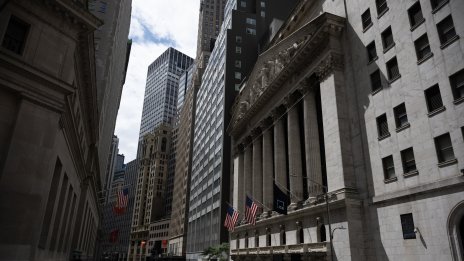 Nasdaq се покачва с възстановяването на технологичния сектор след разпродажбите*