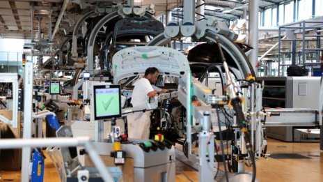 Спад в продажбите на автомобили сви германските поръчки през май