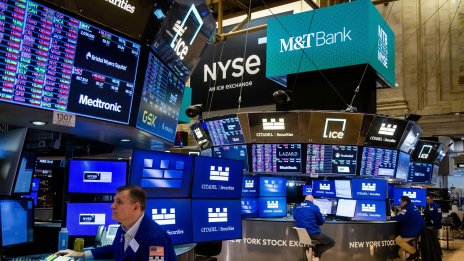 S&P500 изтри загубите от войната в Иран, очаквайки сделката на Тръмп с Техеран
