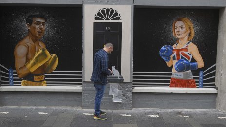 Кандидатите за премиер на Великобритания отново спорят за данъците 