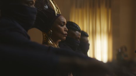 “Черната пантера: Уаканда завинаги“ запази лидерството си в боксофиса в САЩ