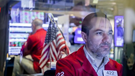 Тревогата около петрола оцвети в червено индексите на Wall Street