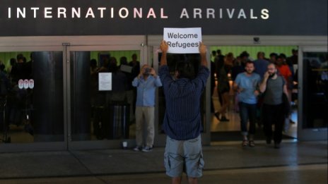 Германия ще приема повече бежанци от Италия всеки месец