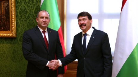 Янош Адер: България е особено застрашена по балканския маршрут на бежанците