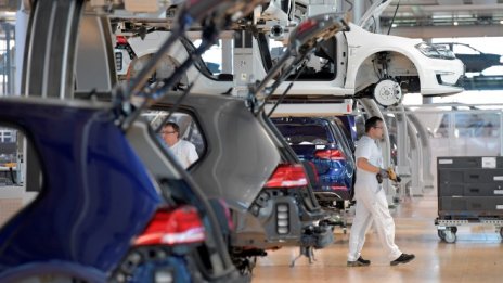 Икономическата активност в еврозоната показва признаци на стабилност през април