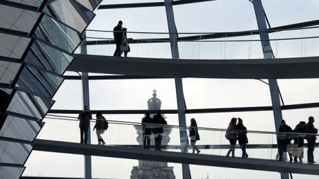 Молбите за помощи при безработица в САЩ докоснаха 6-седмичен връх