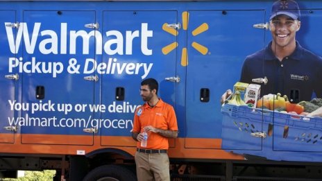 Ураганите в САЩ подкрепиха продажбите на Wal-Mart