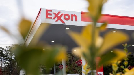 Защо Big Oil продължава да генерира стабилна печалба въпреки по-ниските цени на петрола?