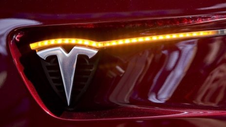 Братът на Илон Мъск е продал акции на Tesla за над 25 млн. долара