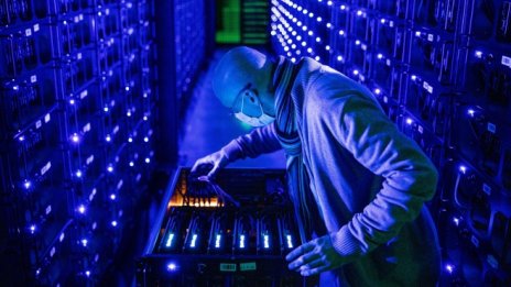 Означава ли поскъпването на биткойна, че инвеститорите се нуждаят от злато?