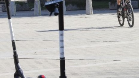 Увеличават вариантите за превоз на тротинетки и колела в столичния транспорт