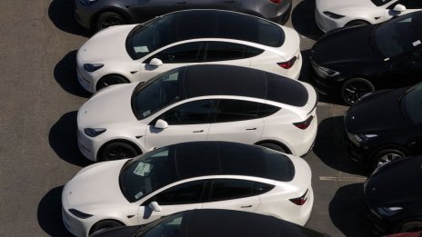 Tesla планира шестместен вариант на Model Y