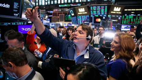 Dow спада с повече от 200 пункта, опасенията за инфлацията остават*