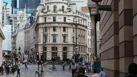 Офертните цени за жилища във Великобритания достигат почти рекордни нива