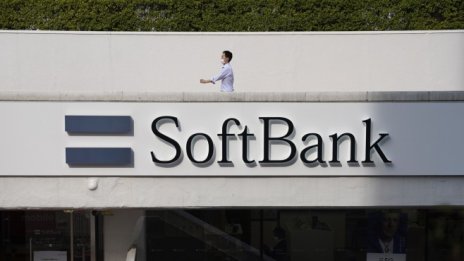 SoftBank се възстанови от рекордната си загуба