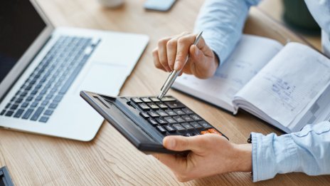 Поскъпване на петрола с 25% може да увеличи бюджетния дефицит на България до 3,3&ndash;3,6%