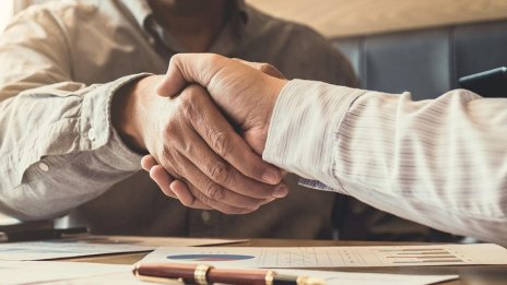 Секторът на бизнес услугите в България се разширява с 0,7% през май