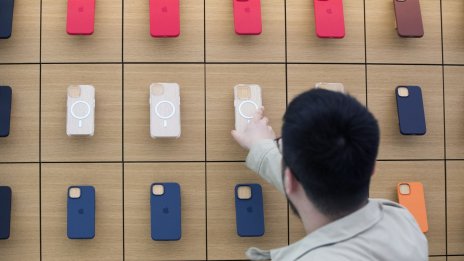 Sony: Пазарът на смартфони едва ли ще започне да се възстановява тази година