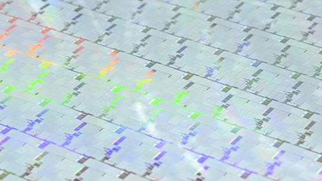 Китайски компании трупат запаси от чипове на Samsung в очакване на новите ограничения на САЩ