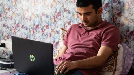 Работа от вкъщи - трябва ли работодателят да плаща интернета?