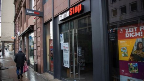 Още един директор на GameStop се оттегля