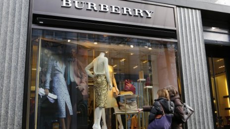 Влошаващите се пазарни условия засегнаха печалбата на Burberry