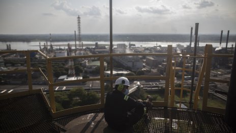 След двудневно поскъпване цената на петрола не помръдва*