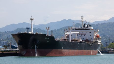 Цената на петрола остава стабилна преди срещата на ОПЕК+*