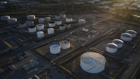 Петролът поскъпва на фона на нови заявки за съкращения на доставките*