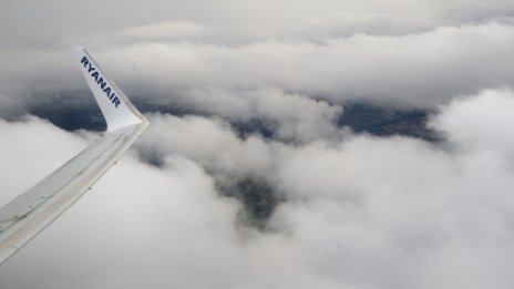 Защо Ryanair преминава през толкова много турбуленции?