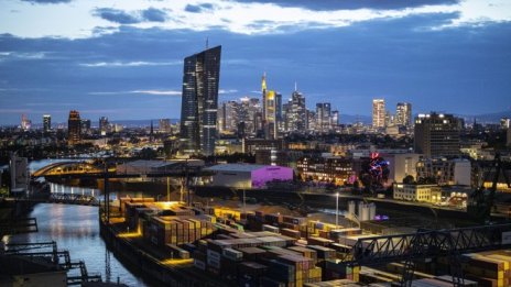 Оли Рен: ЕЦБ не трябва да спира стимулите, преди да оцени последиците от войната