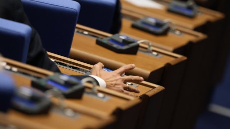 Парламентът прие декларация за неучастие на българи във военни действия в Украйна
