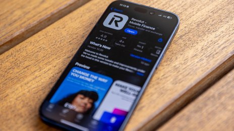 Трансакциите с Revolut в България скачат с 65% по време на Черния петък