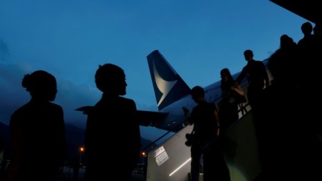 Над 200 полета са отменени в Хонконг заради антиправителствена стачка