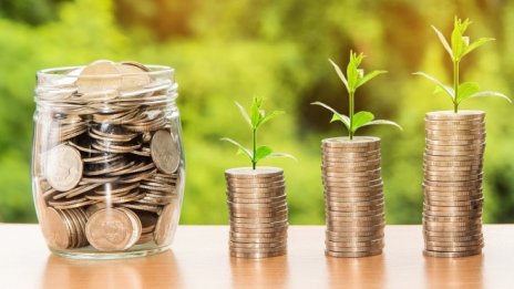 70% от българите искат да отдаваме по-малко значение на материалното