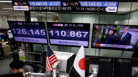 Институционални играчи печелят много чрез спекулация на валутните пазари