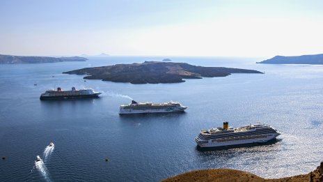 Гърция ще изгради пристанище за бягство от Санторини, трусовете продължават