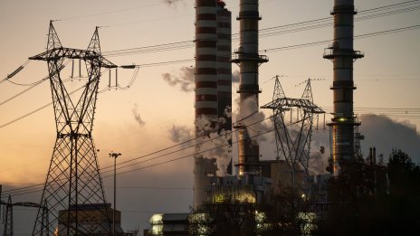 Балансът по износа на ток скача с близо 2500% за полугодието