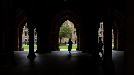 Защо британските висшисти печелят много по-малко от американските?