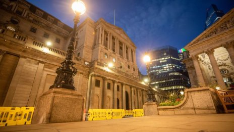 Инвеститорите в британски облигации бързат да да се отърват от тях